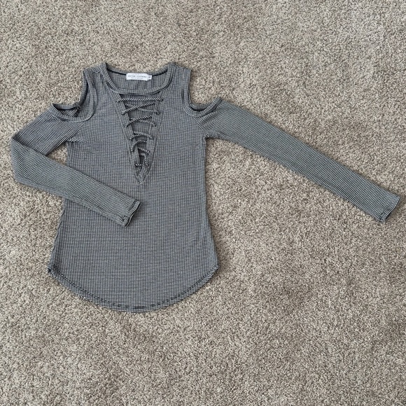 Nectar Clothing criss cross cold shoulder long sleeve shirt top size small - Picture 9 of 10